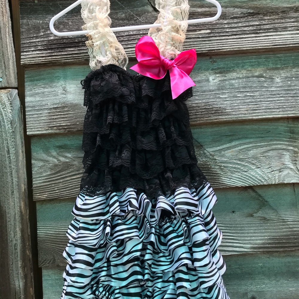 Ruffled romper - Picture 2 of 2
